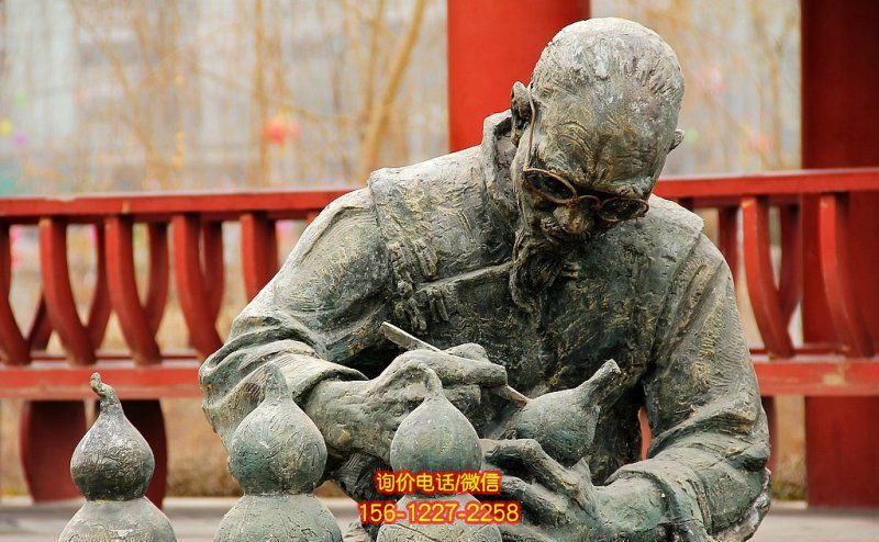 園林在葫蘆上刻字的老人銅雕葫蘆雕塑 園林在葫蘆上刻字的老人銅雕葫蘆雕塑