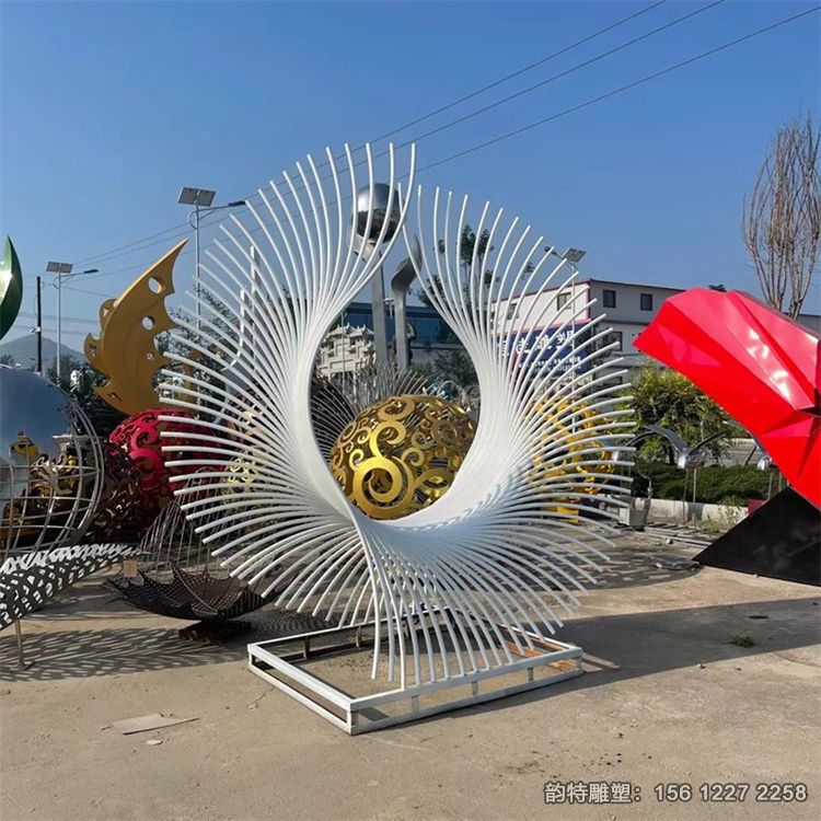 抽象不銹鋼鳳尾雕塑 是地產中靚麗的一景 抽象不銹鋼鳳尾雕塑 是地產中靚麗的一景