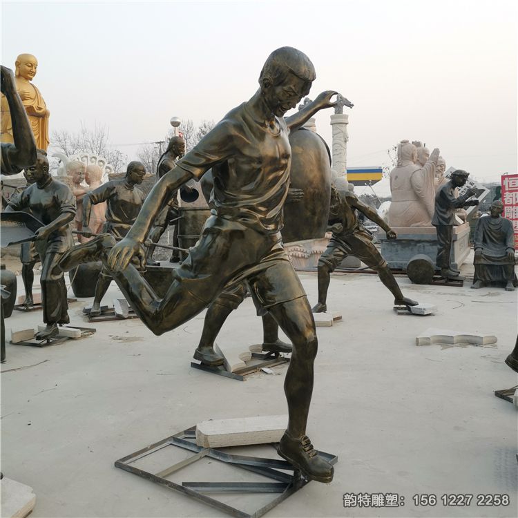 踢足球雕塑03 踢足球雕塑03