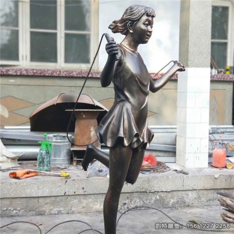 跳繩的女孩雕塑，童真童趣主題雕塑