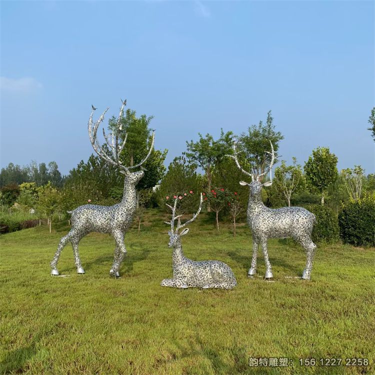 不銹鋼鏤空鹿雕塑制作廠家，金屬抽象發光鹿雕塑
