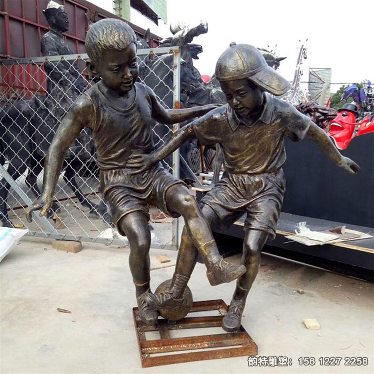 踢足球雕塑11 踢足球雕塑11