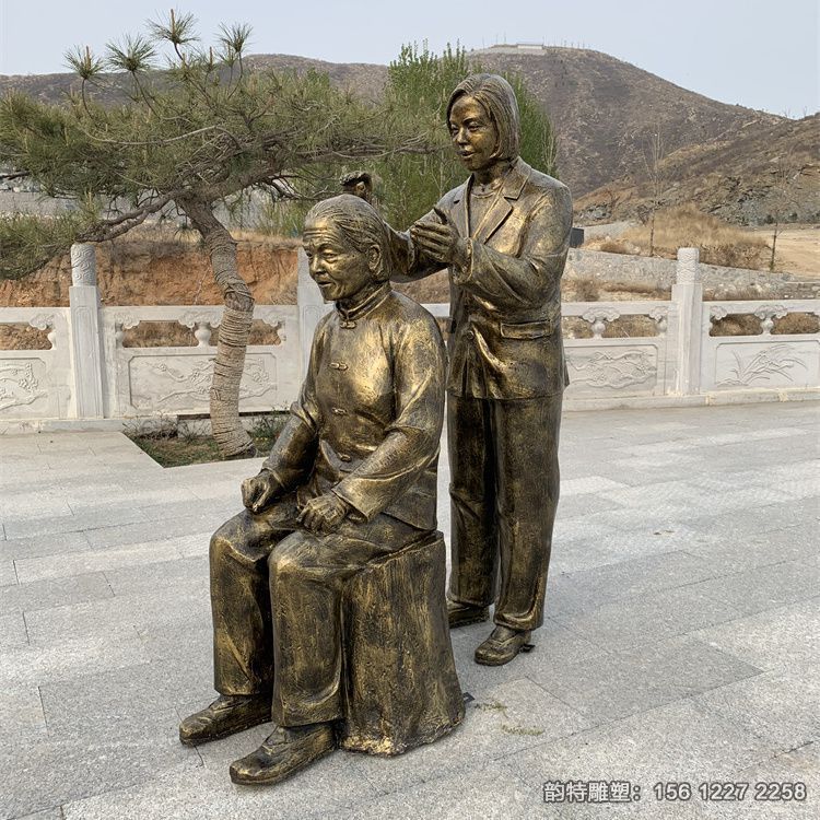 玻璃鋼孝文化人物雕塑，給母親洗腳雕塑圖片