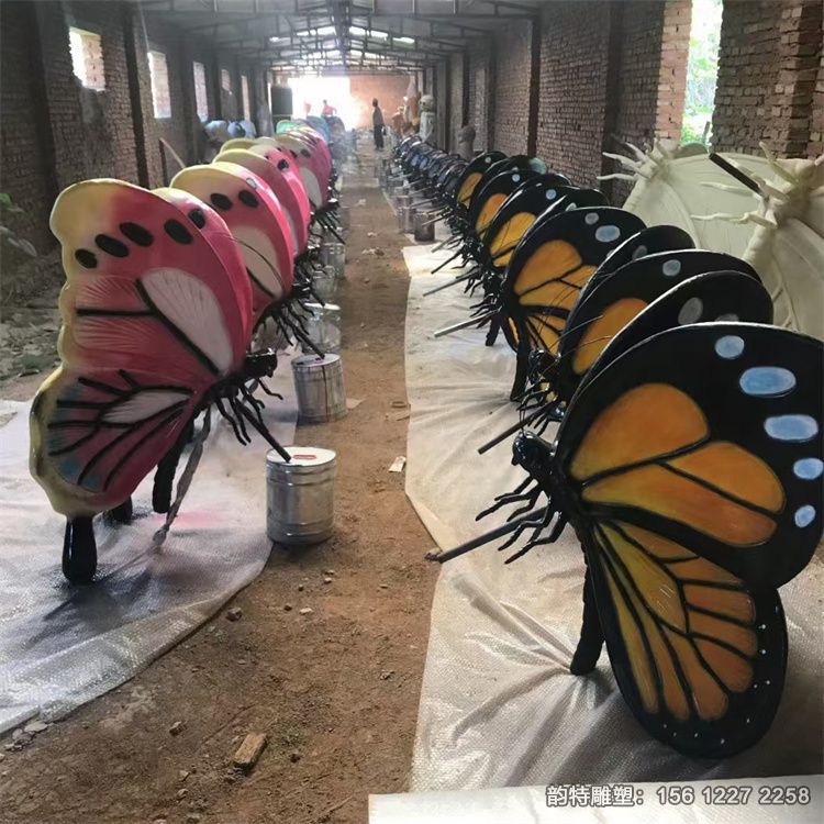 玻璃鋼仿真蝴蝶雕塑實拍圖 公園草坪昆蟲小擺件