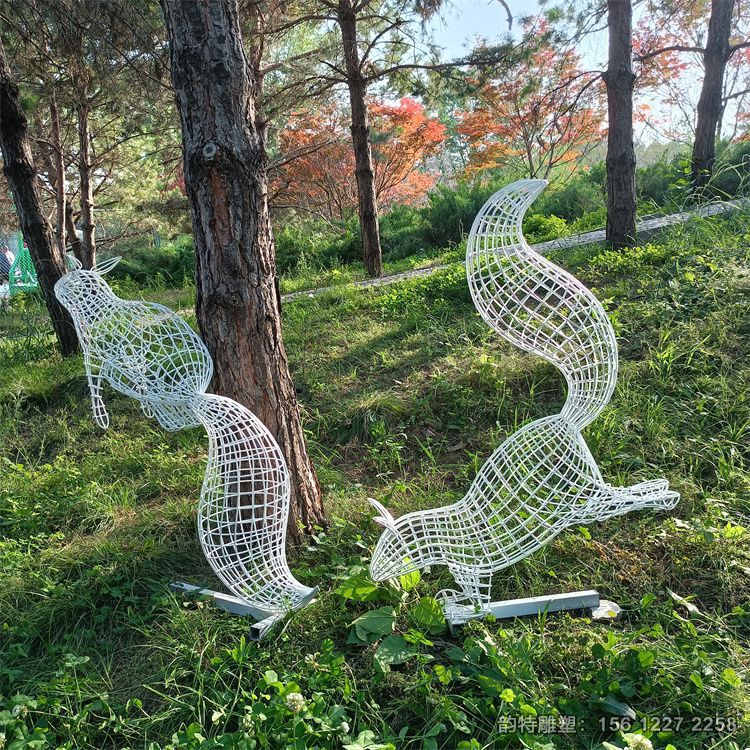 公園鏤空松鼠雕塑 不銹鋼小松鼠擺件 公園鏤空松鼠雕塑 不銹鋼小松鼠擺件