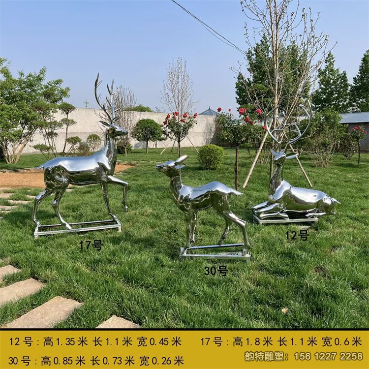 公園鏡面一家三口鹿雕塑組合實拍圖 公園鏡面一家三口鹿雕塑組合實拍圖