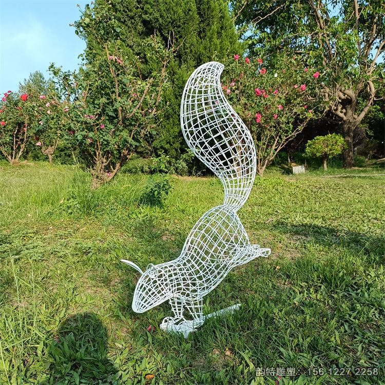 不銹鋼鏤空松鼠雕塑實(shí)物圖 公園發(fā)光小松鼠雕塑 不銹鋼鏤空松鼠雕塑實(shí)物圖 公園發(fā)光小松鼠雕塑