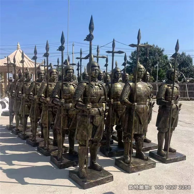 不同時期的士兵雕塑 在服飾兵器上面都有不同 不同時期的士兵雕塑 在服飾兵器上面都有不同